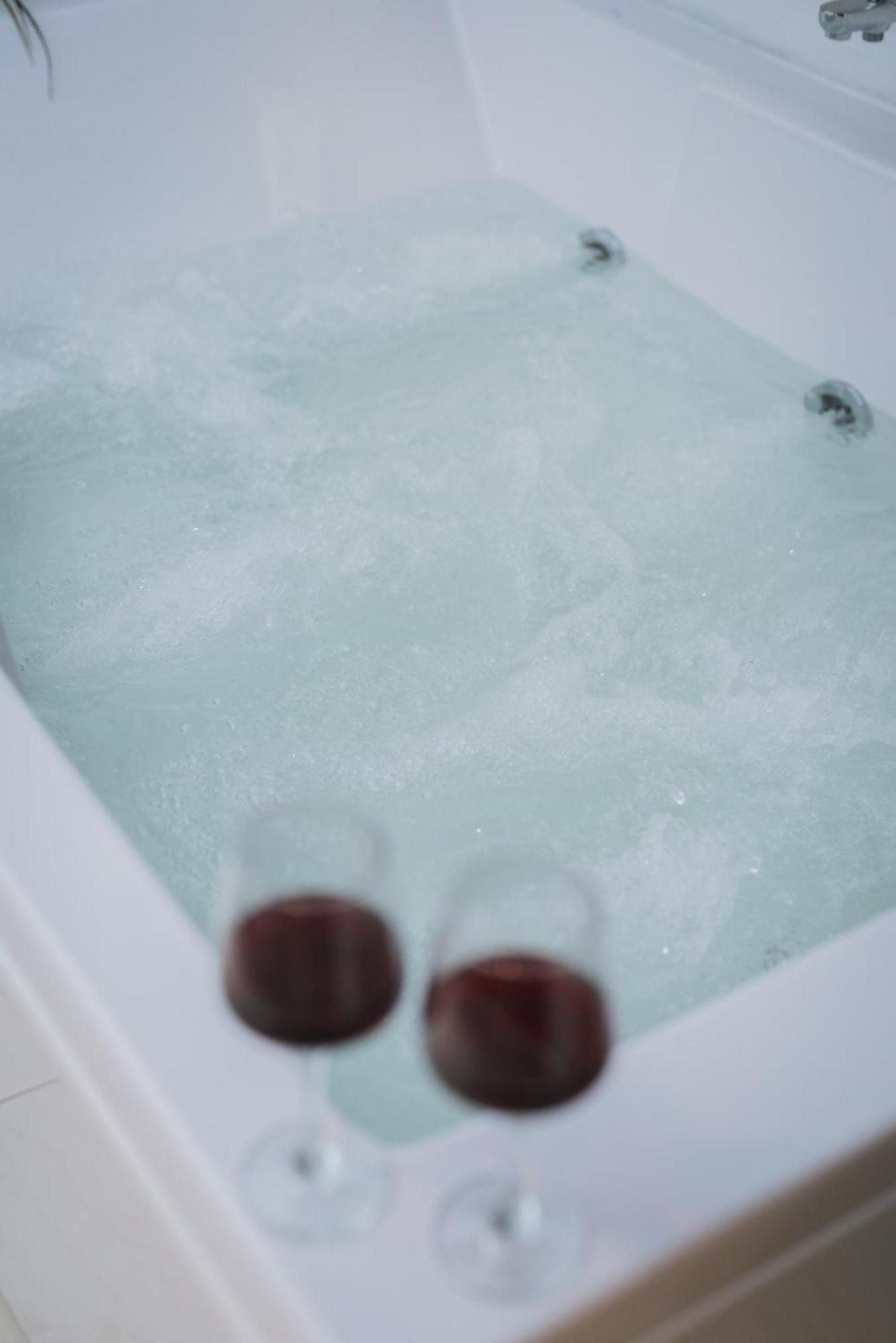 Stylish Apt W Jacuzzi, 5 Min To White Tower Thessalonique Extérieur photo