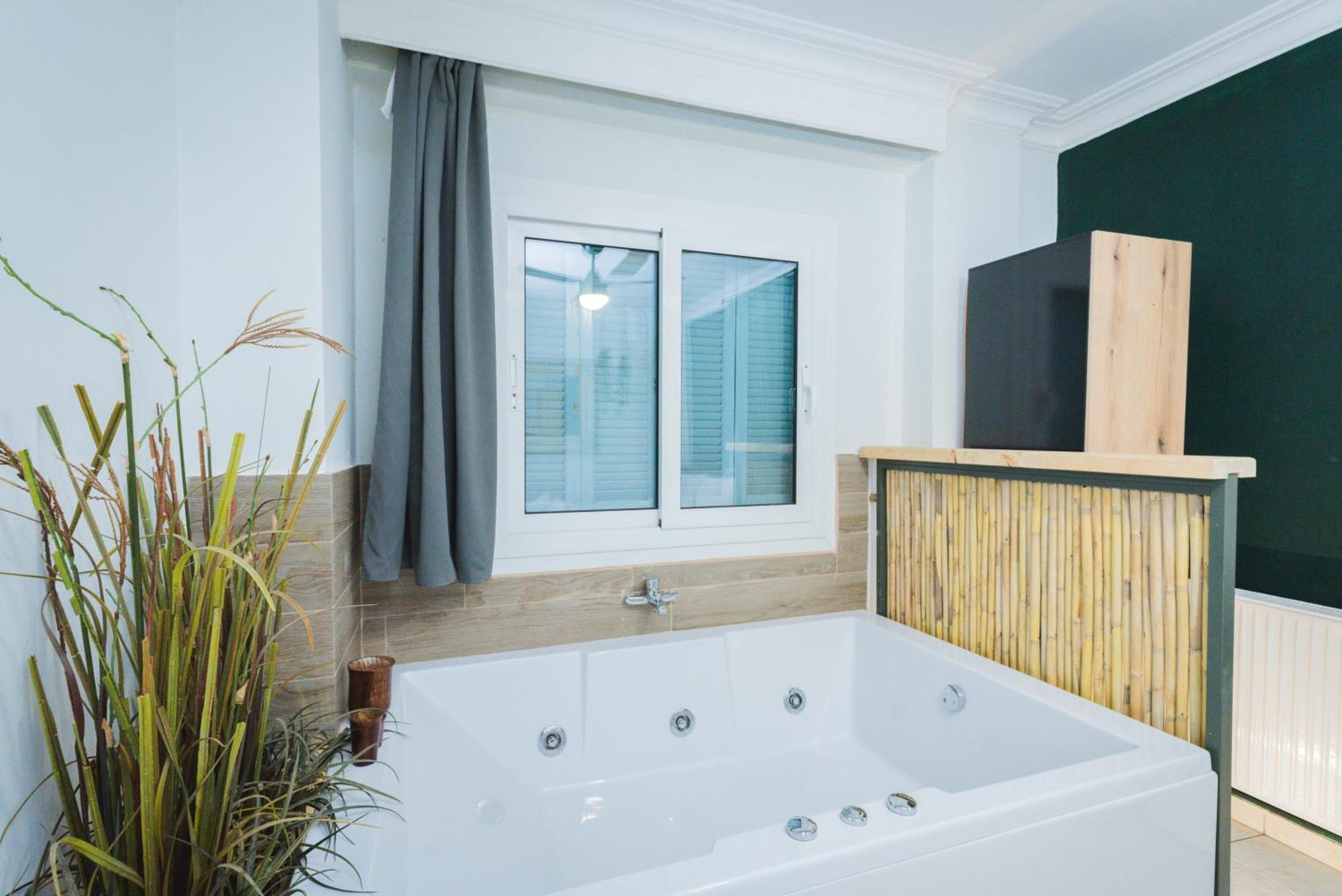 Stylish Apt W Jacuzzi, 5 Min To White Tower Thessalonique Extérieur photo
